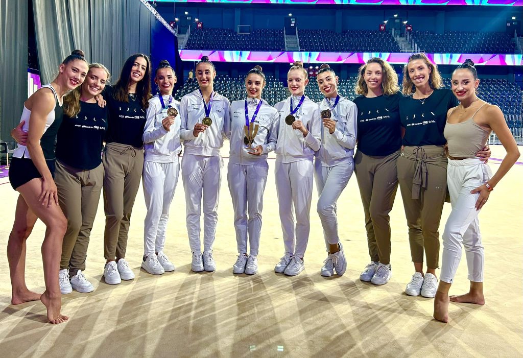 Oro para el ejercicio mixto del conjunto de gimnasia rítmica en Cluj Napoca